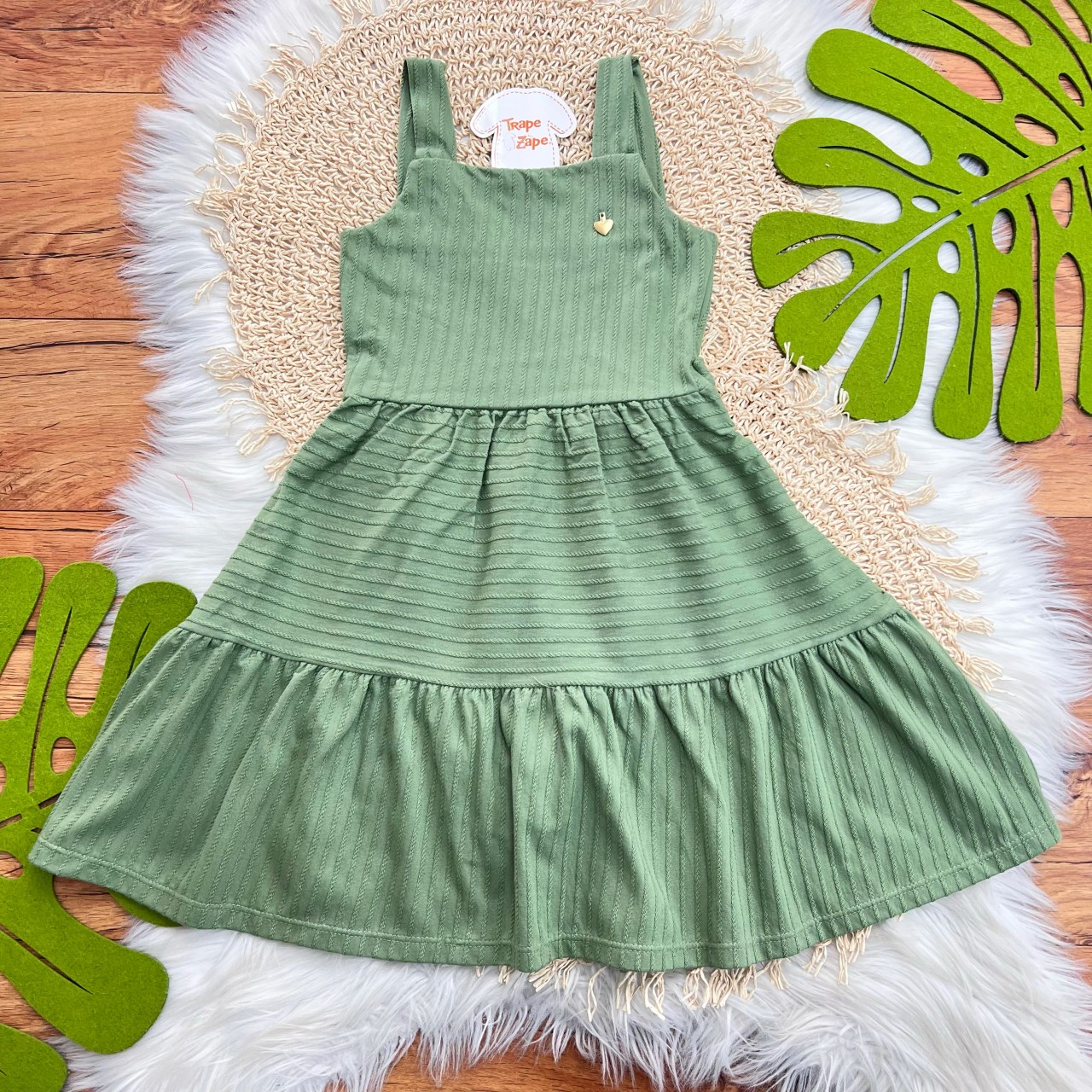  Vestido com Pingente de Coração e Detalhe nas Costas - Verde